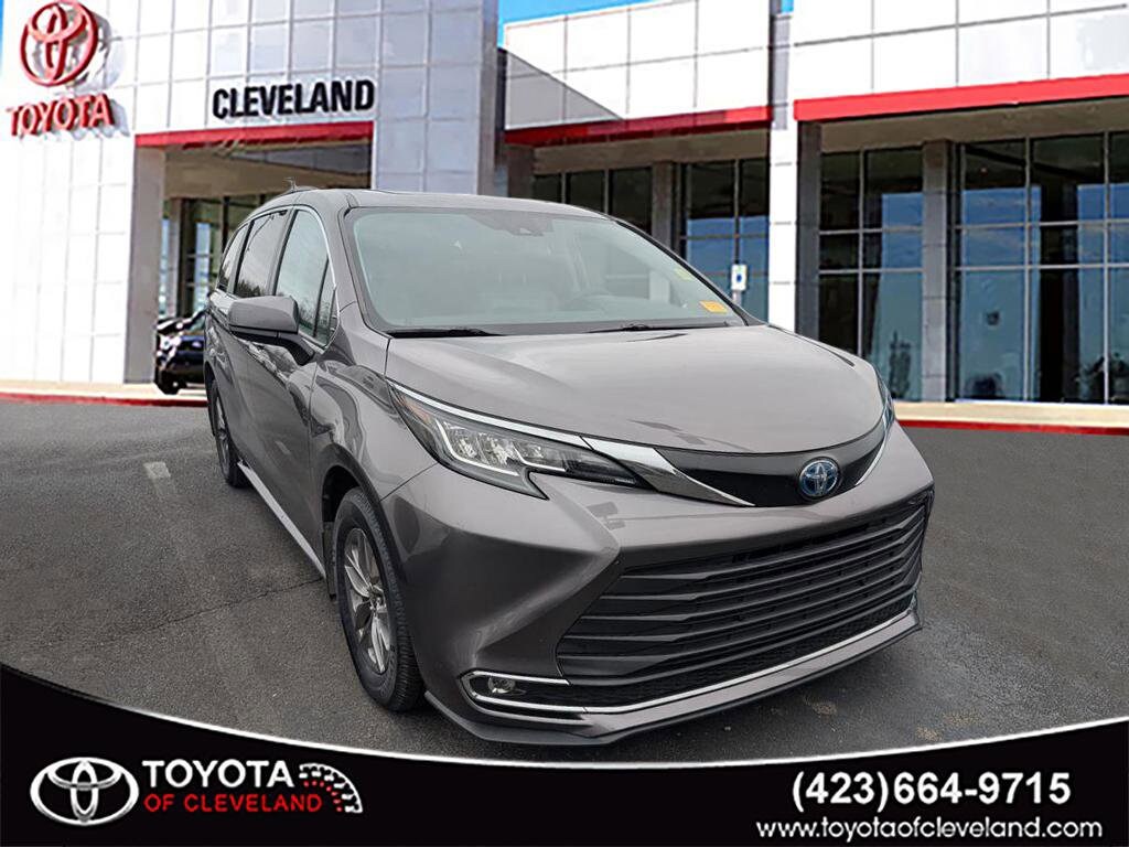 Used 2023 Toyota Sienna XLE 7 Passenger Van Passenger Van