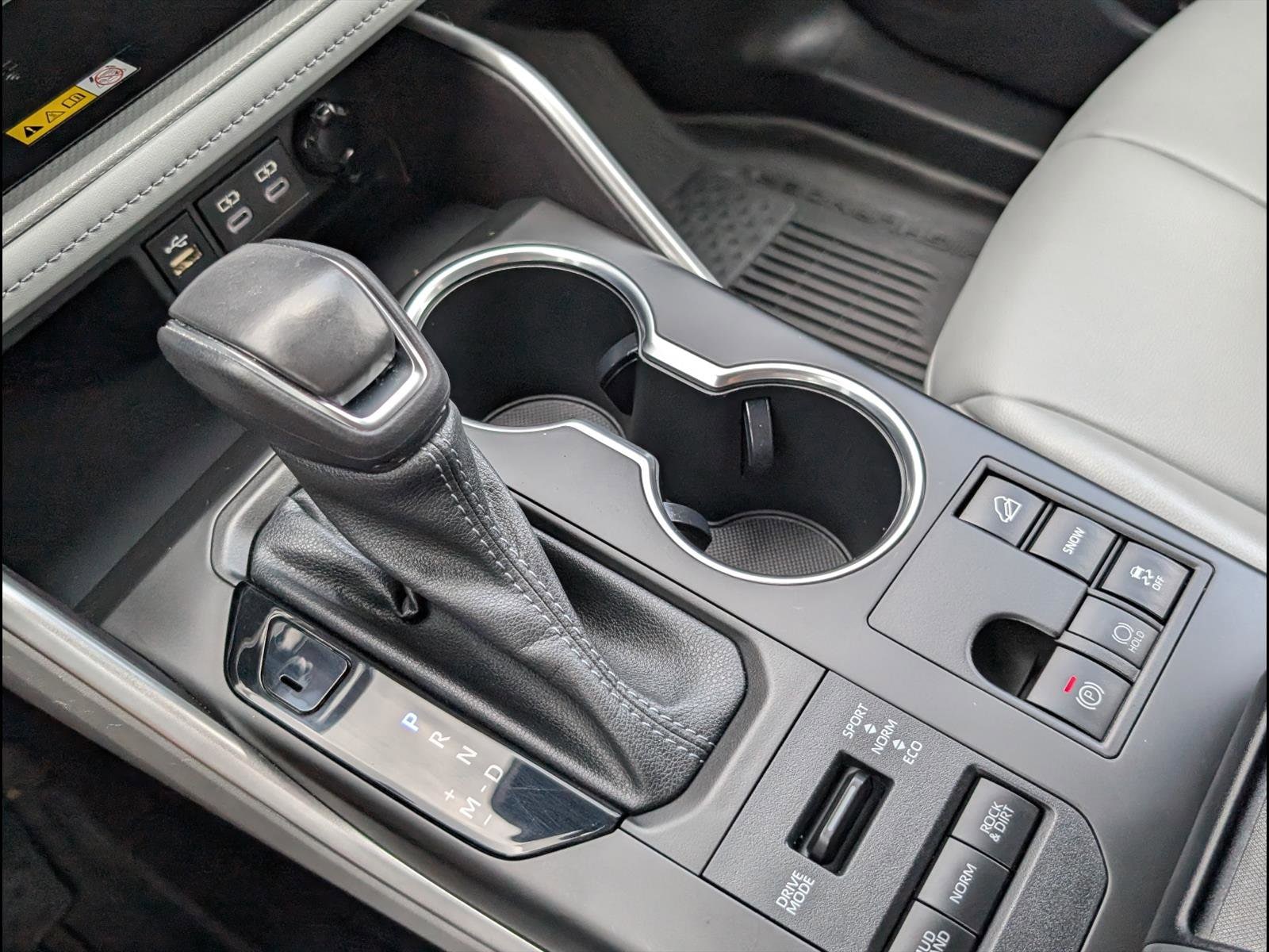 2023 Toyota Highlander XLE - Photo 18