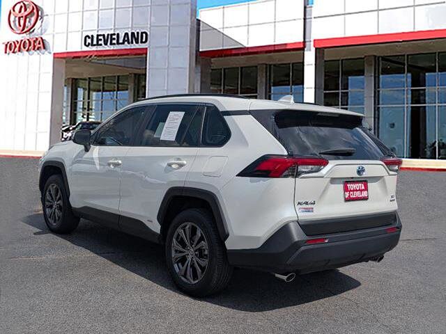 2022 Toyota RAV4 Hybrid XLE Premium photo 3