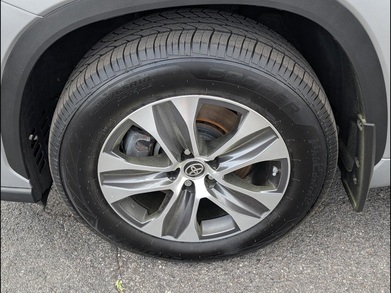 2023 Toyota Highlander XLE - Photo 25