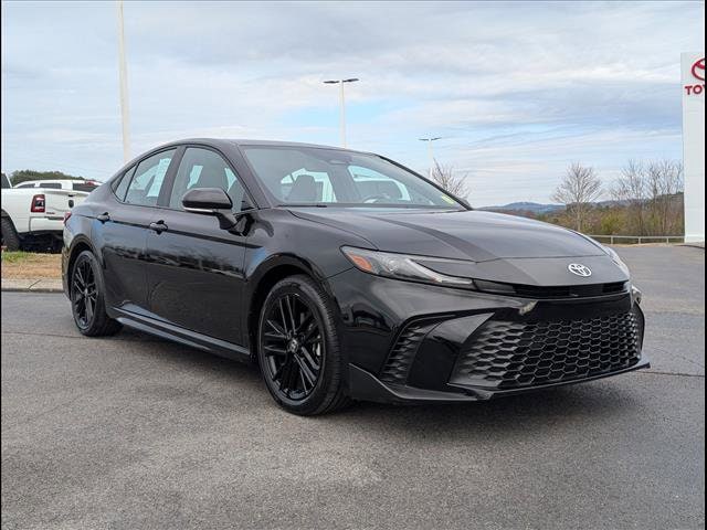 2025 Toyota Camry SE's photo