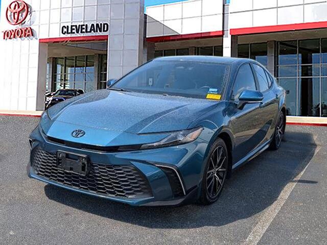 2025 Toyota Camry SE photo 4