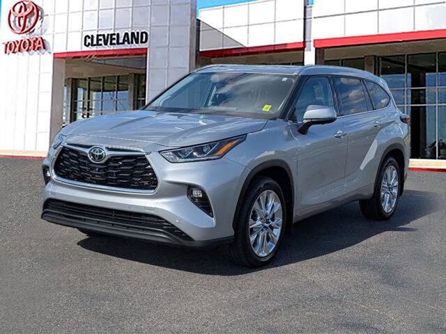 2024 Toyota Highlander Limited photo 2