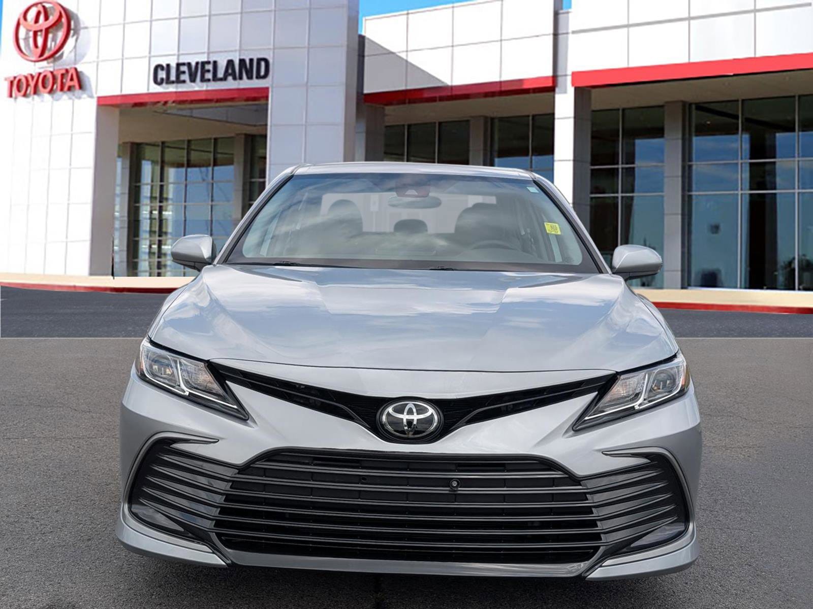 2023 Toyota Camry LE - Photo 3
