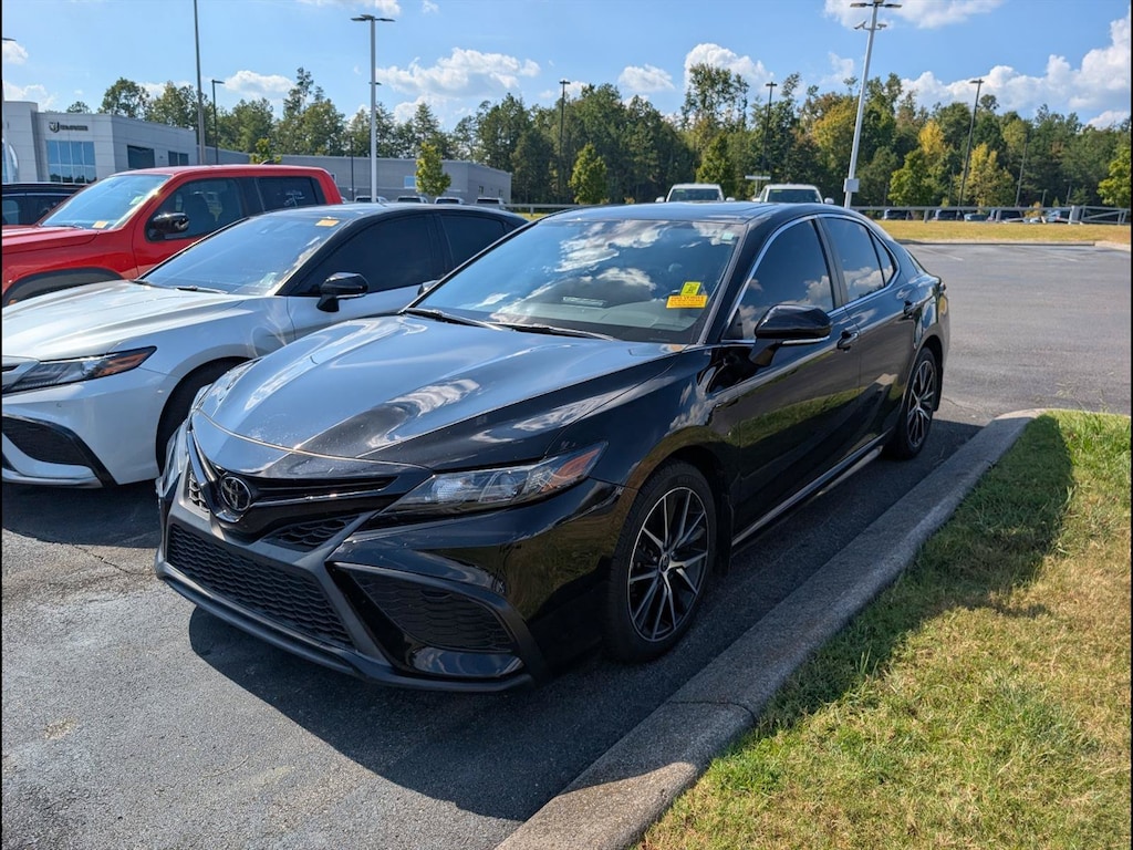 Used 2022 Toyota Camry SE Sedan