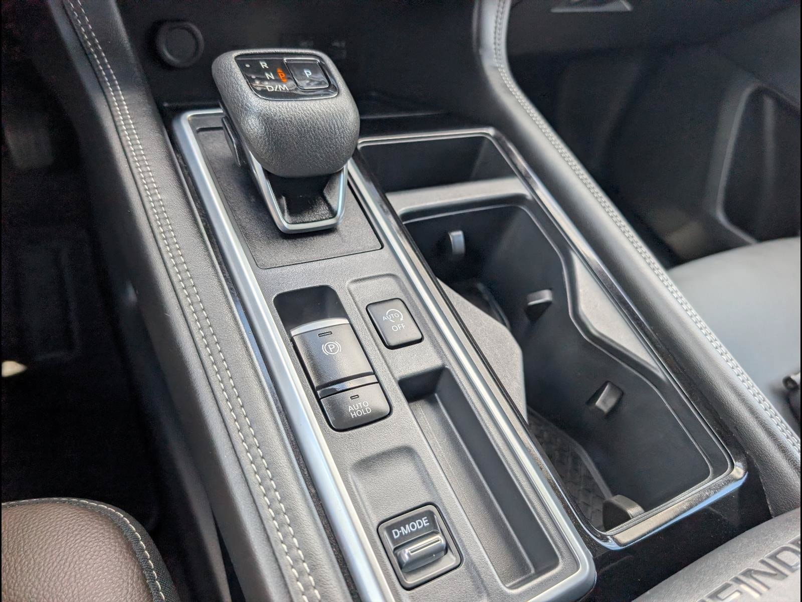 2025 Nissan Pathfinder Platinum - Photo 14