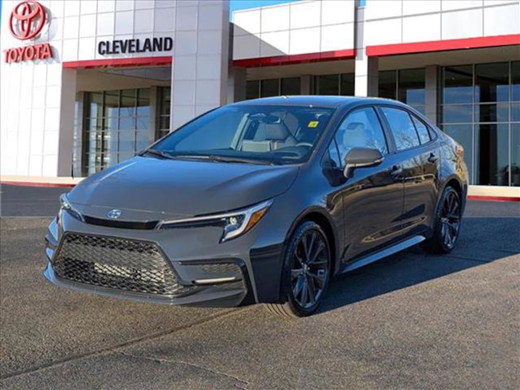 Used 2025 Toyota Corolla SE Sedan