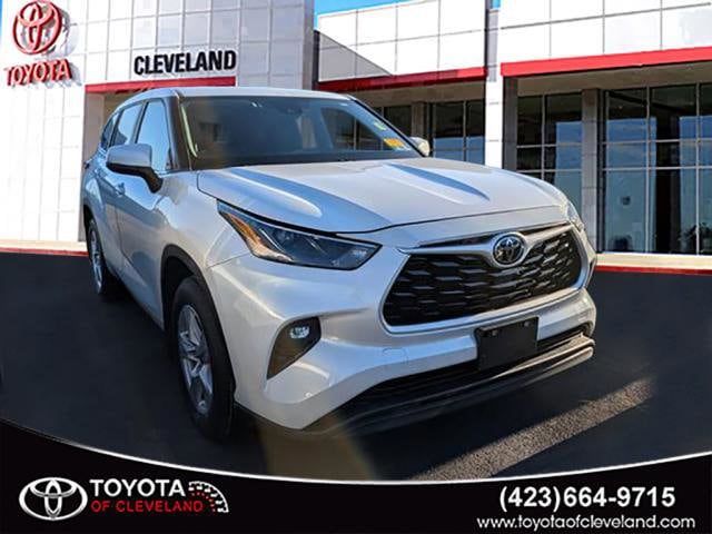 2023 Toyota Highlander LE's photo