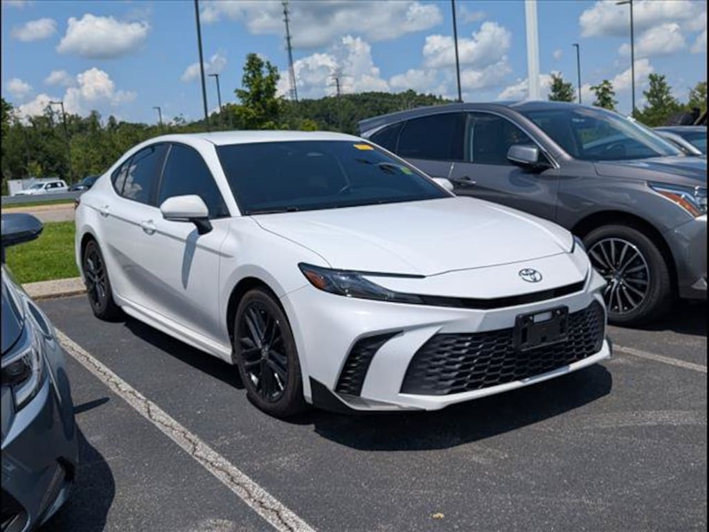 Used 2025 Toyota Camry SE Sedan