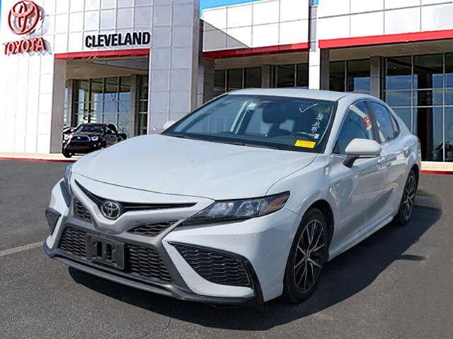 2023 Toyota Camry SE photo 4