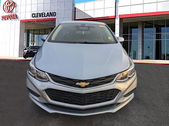 2017 Chevrolet Cruze LS photo 2