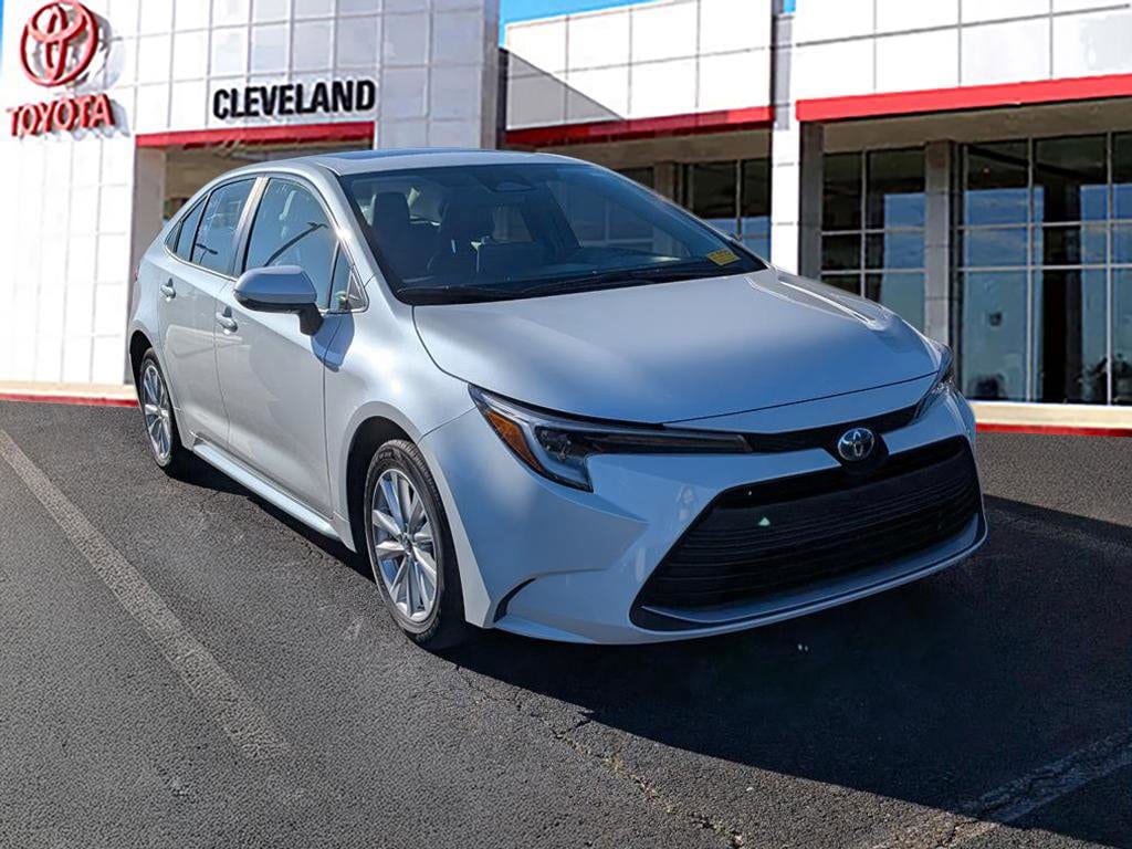 Used 2025 Toyota Corolla XLE with VIN JTDBCMFE3SJ040953 for sale in Northfield, Minnesota