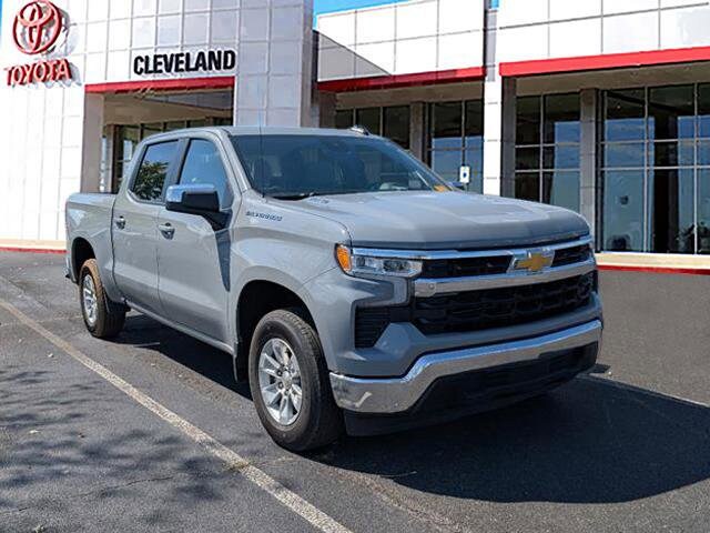 2024 Chevrolet Silverado 1500 LT photo 2