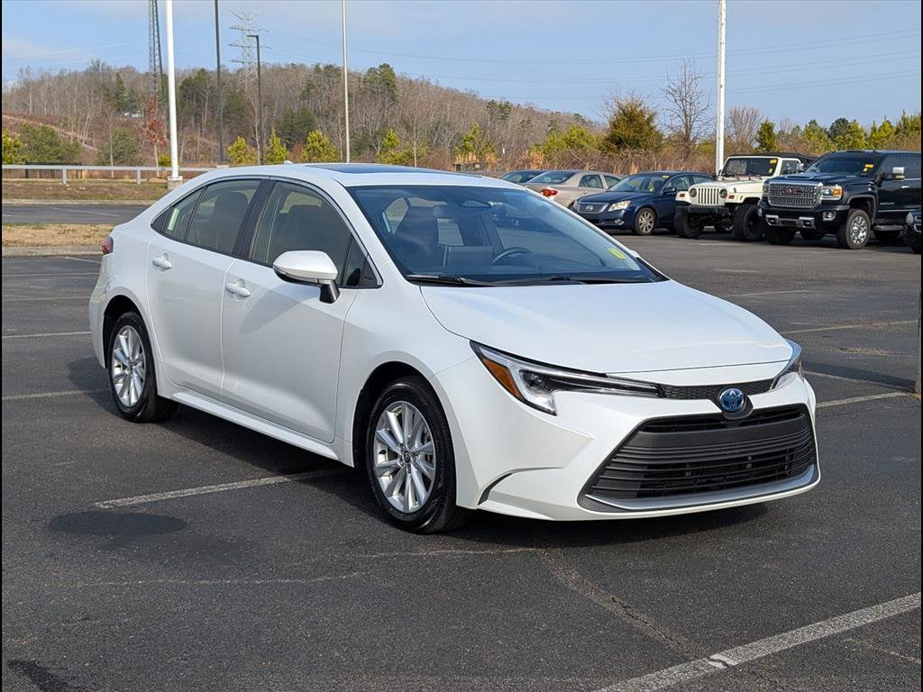 2025 Toyota Corolla XLE's photo