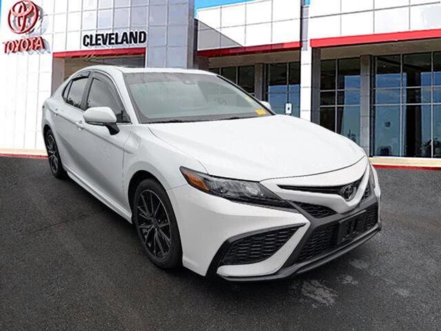 2024 Toyota Camry SE photo 2