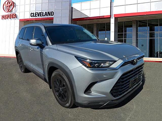2024 Toyota Grand Highlander XLE AWD photo 2
