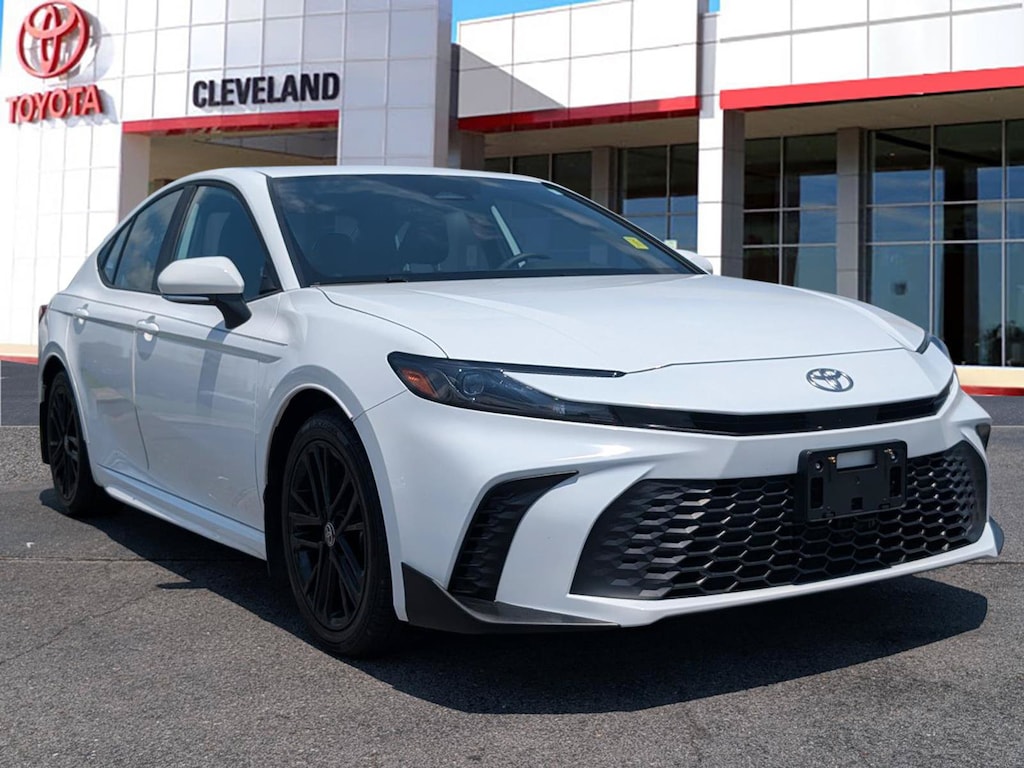 Used 2025 Toyota Camry SE Sedan