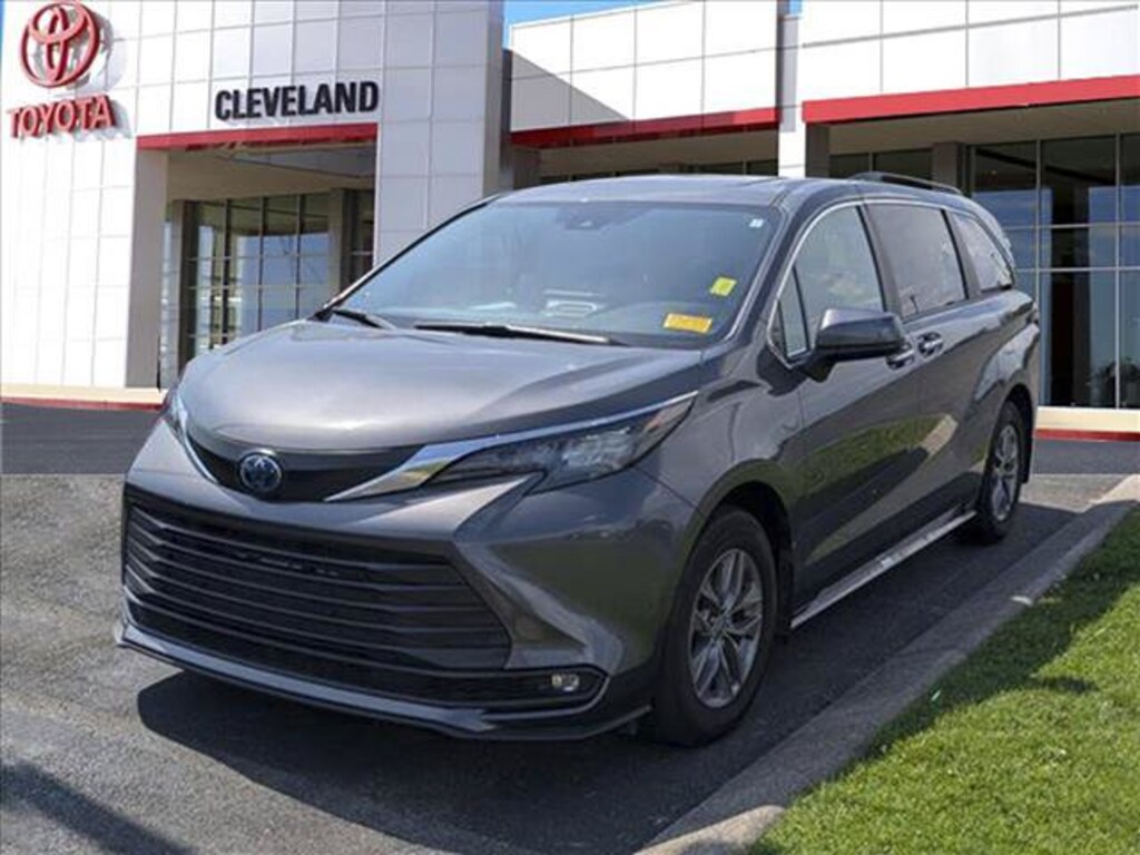 Used 2025 Toyota Sienna XLE 8 Passenger Van Passenger Van