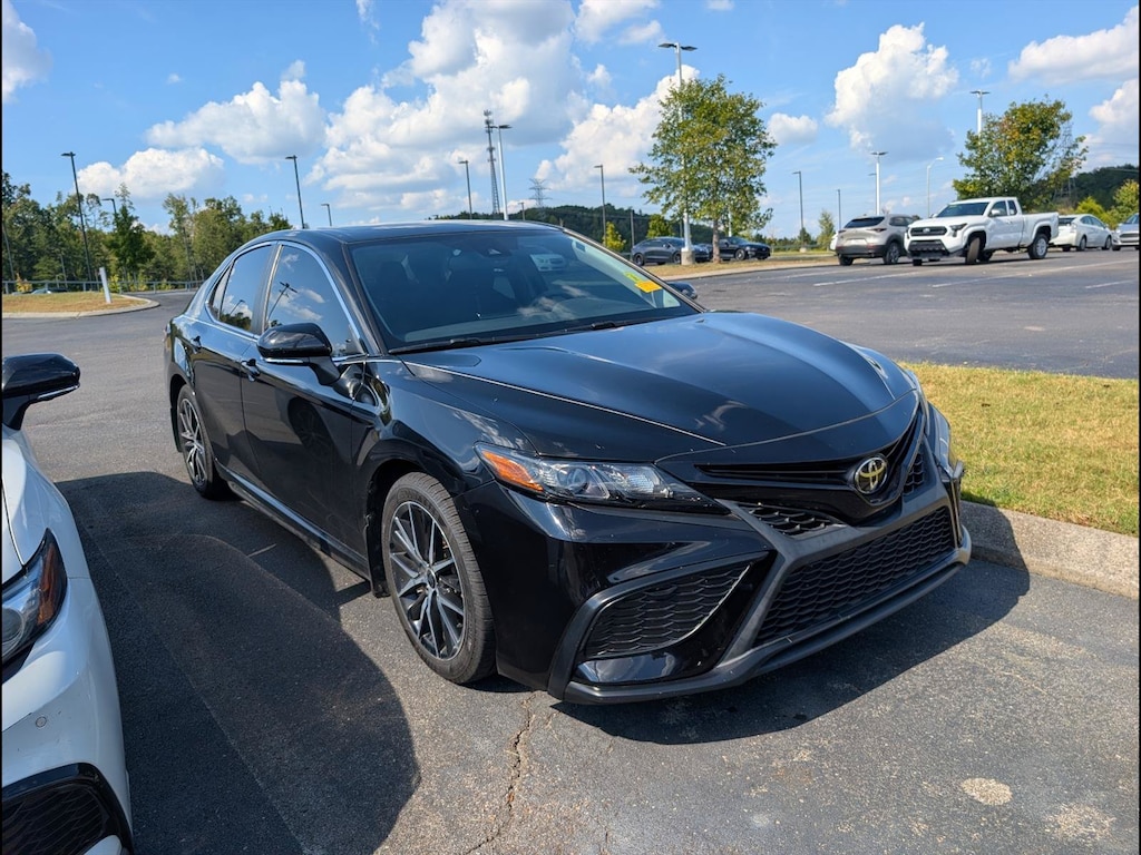 Used 2022 Toyota Camry SE Sedan