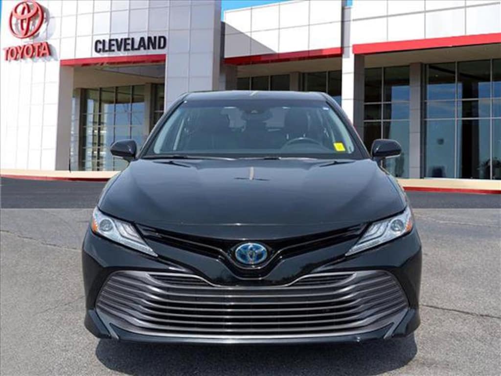 Used 2020 Toyota Camry Hybrid XLE Sedan