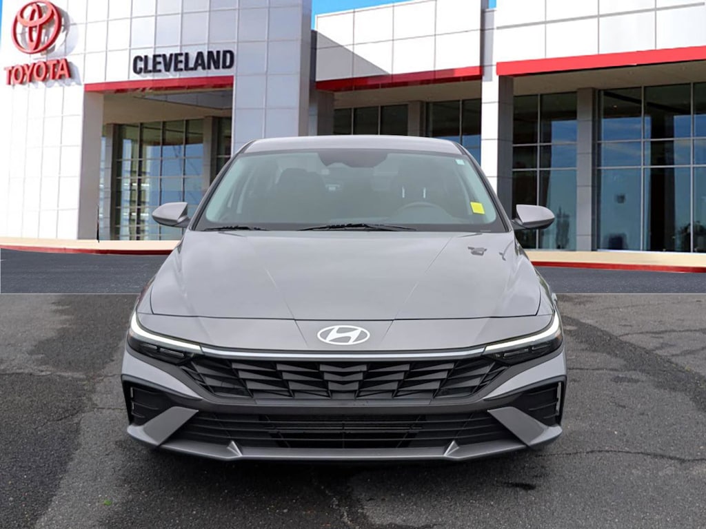 Used 2025 Hyundai Elantra SE Sedan