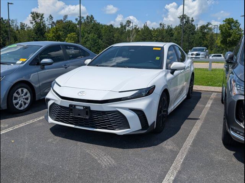 Used 2025 Toyota Camry SE Sedan