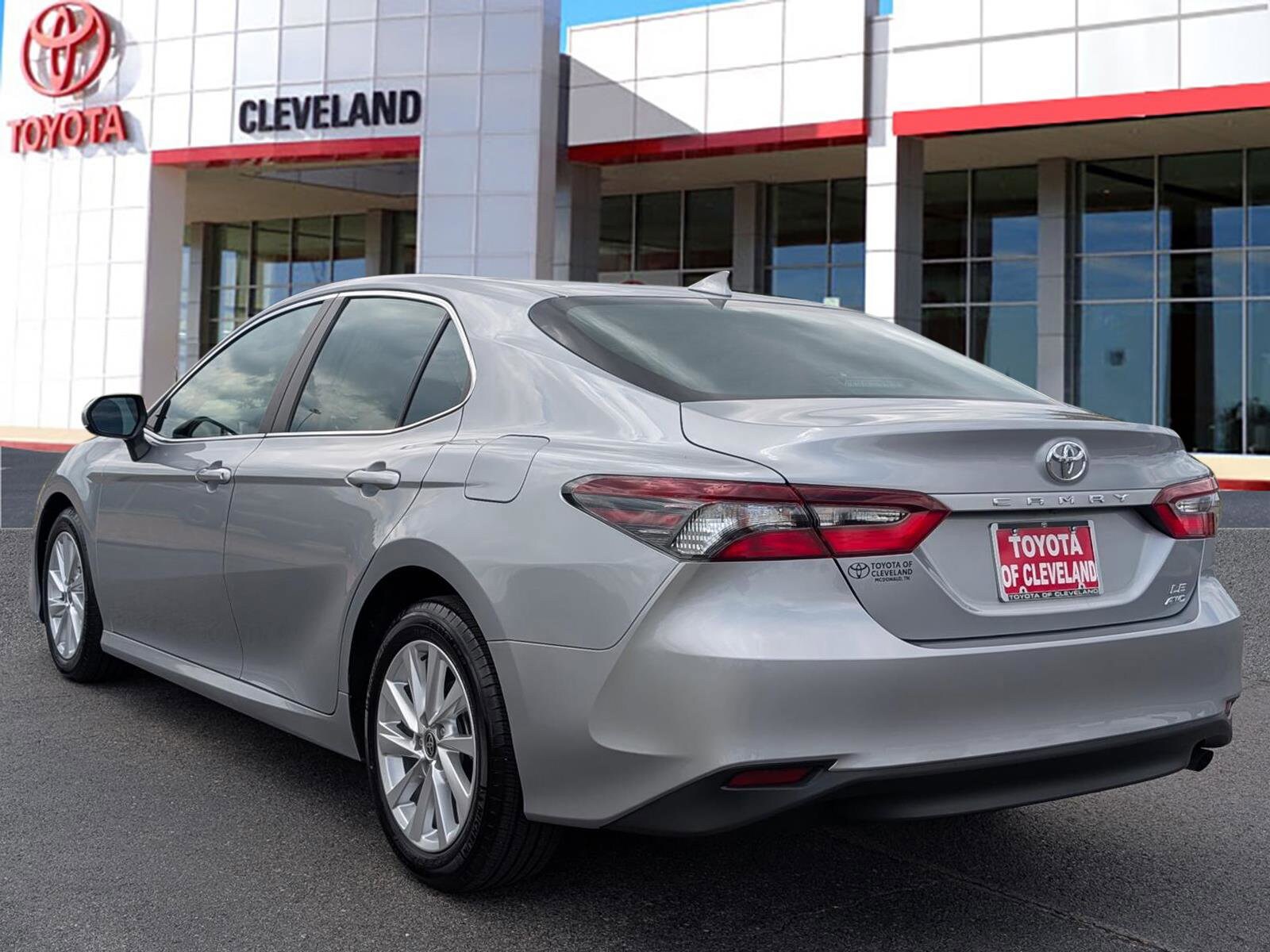 2023 Toyota Camry LE - Photo 4