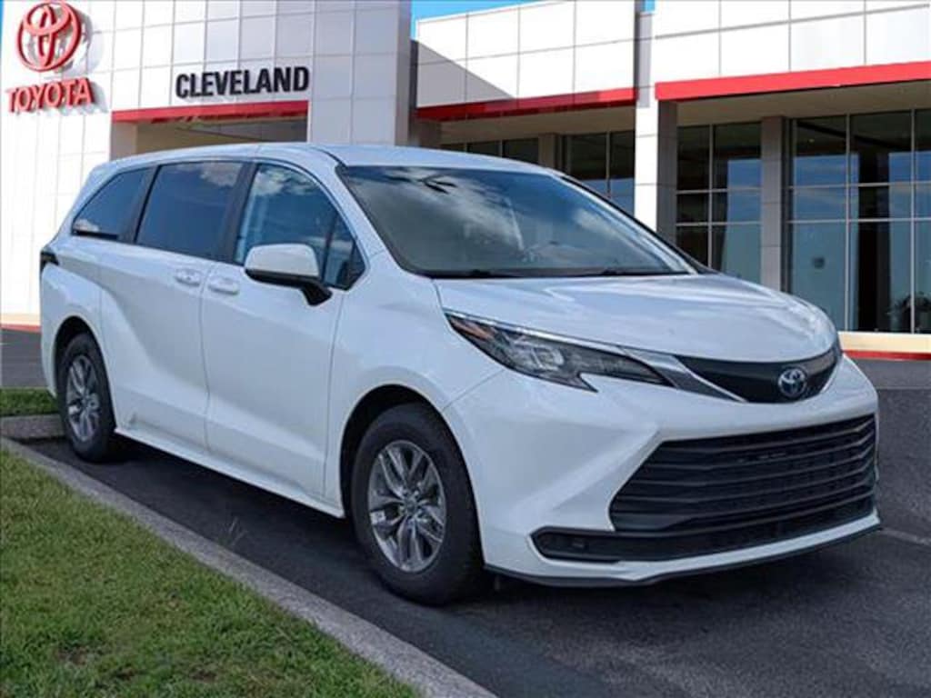 Used 2024 Toyota Sienna LE 8 Passenger Van Passenger Van