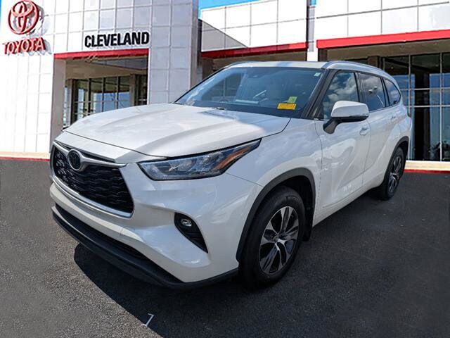 2020 Toyota Highlander XLE photo 3