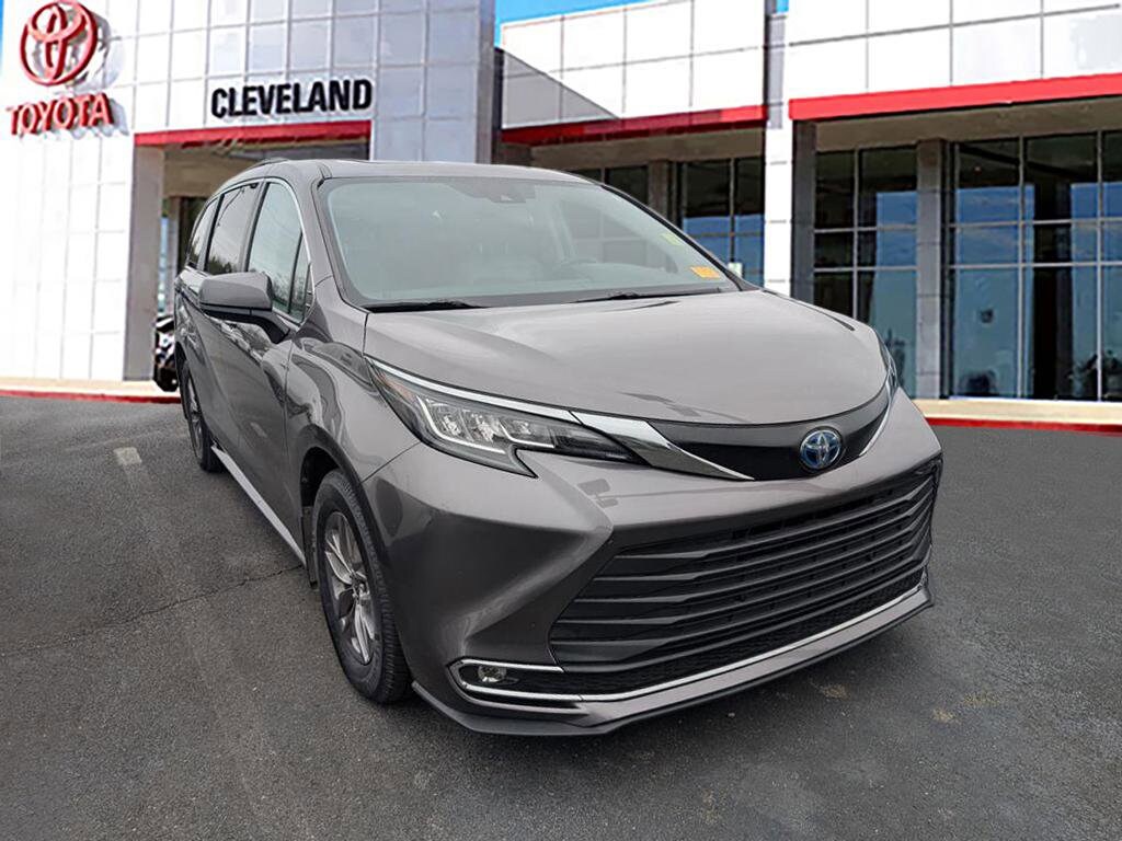 Used 2023 Toyota Sienna XLE 7 Passenger Van Passenger Van