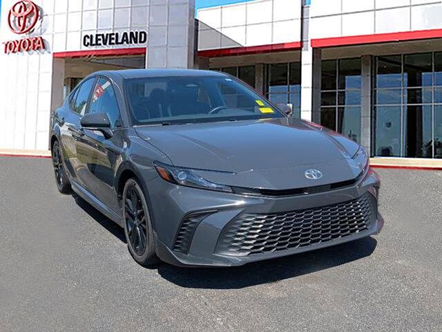 2025 Toyota Camry SE photo 2