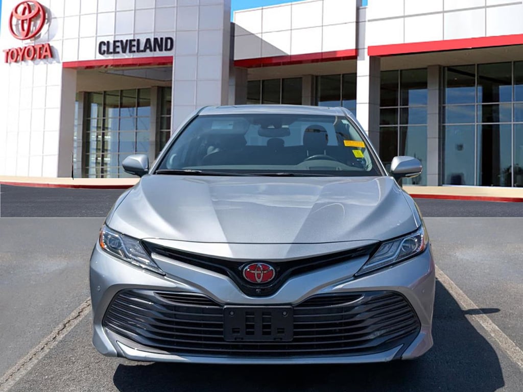 Used 2020 Toyota Camry Hybrid XLE Sedan