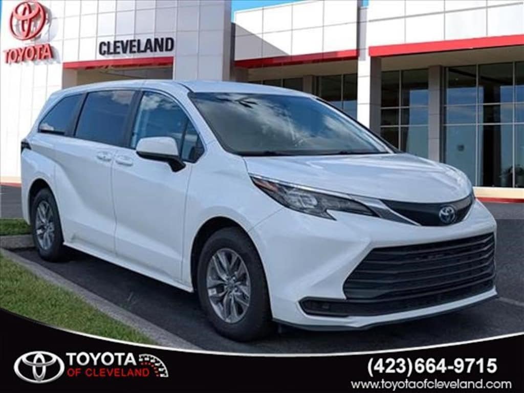 Used 2024 Toyota Sienna LE 8 Passenger Van Passenger Van