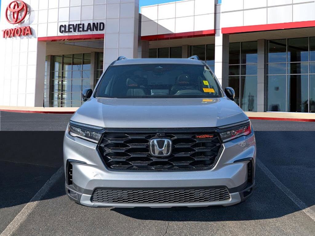 2025 Honda Pilot TrailSport photo 2