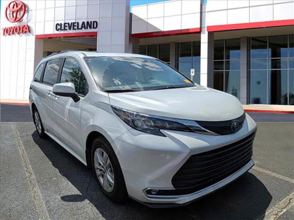 Used 2024 Toyota Sienna XLE 7 Passenger Van Passenger Van