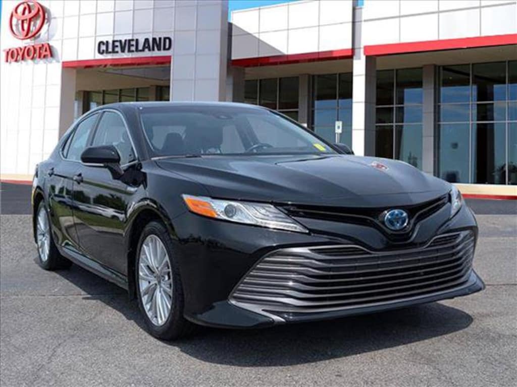 Used 2020 Toyota Camry Hybrid XLE Sedan
