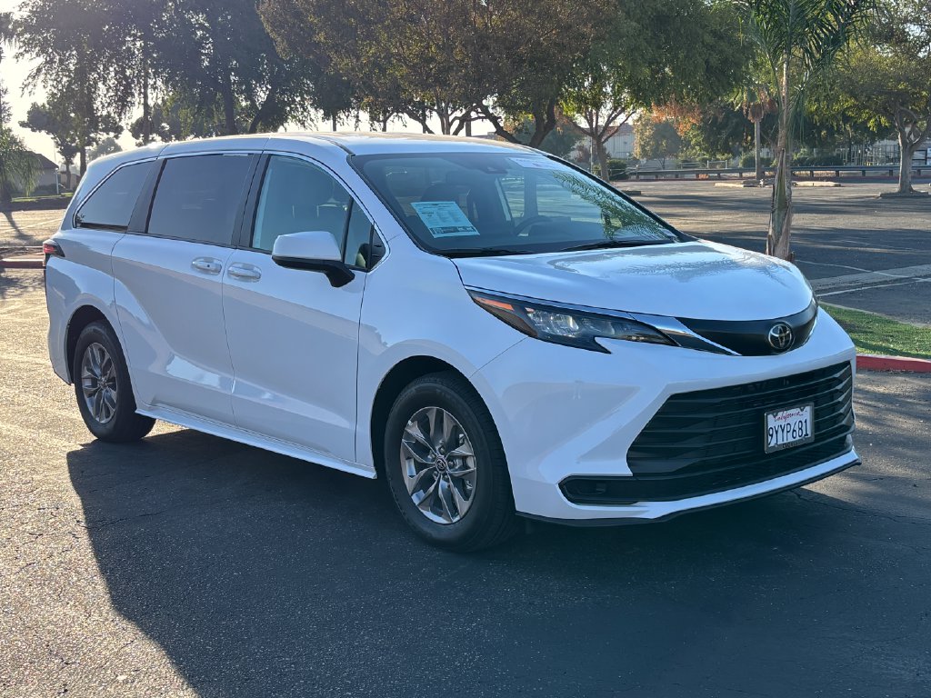 Used 2026 Toyota Sienna LE Minivan/Van