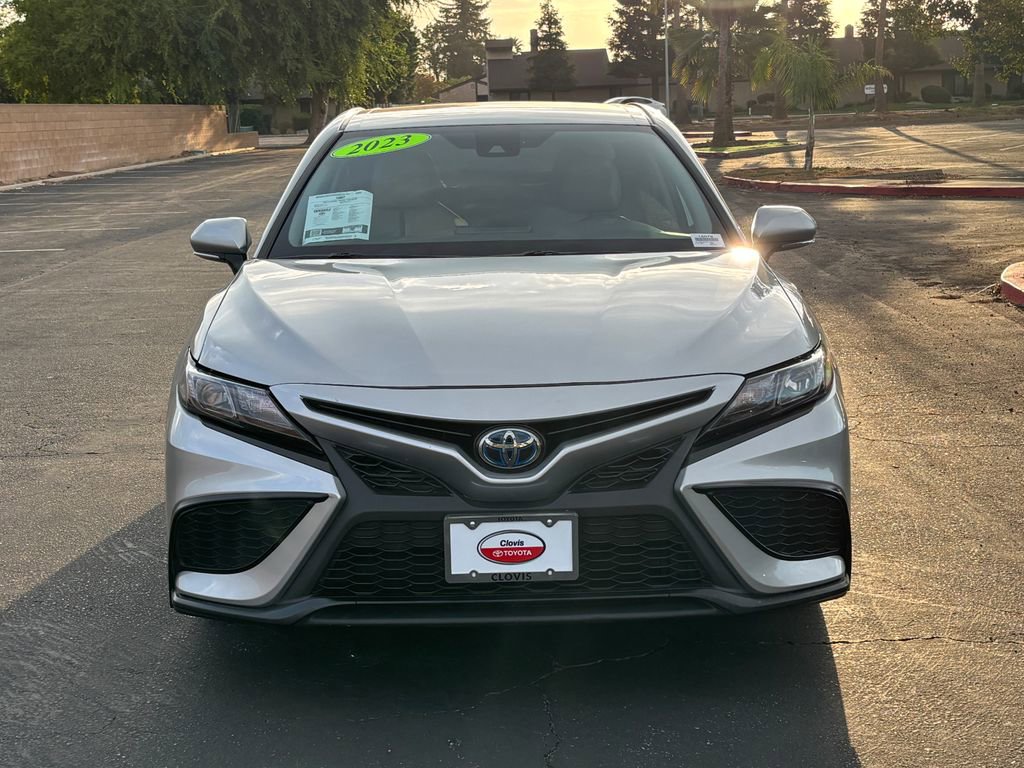 2023 Toyota Camry Hybrid SE photo 2