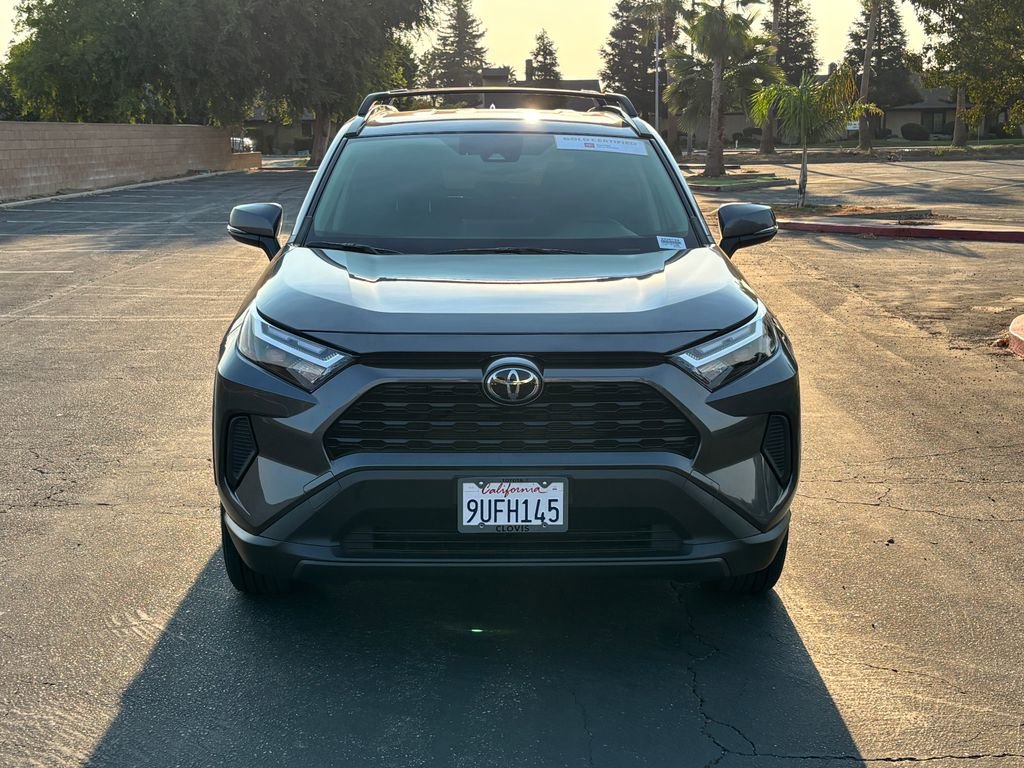 2025 Toyota RAV4 Hybrid XLE photo 2