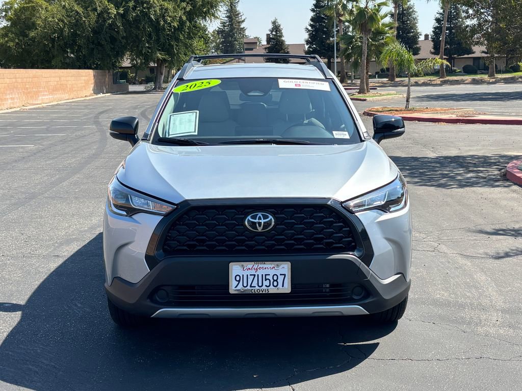 2025 Toyota Corolla Cross LE photo 2