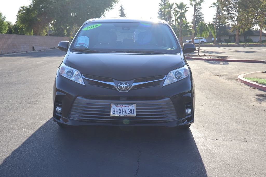 Used 2018 Toyota Sienna XLE with VIN 5TDYZ3DC3JS926194 for sale in Clovis, CA