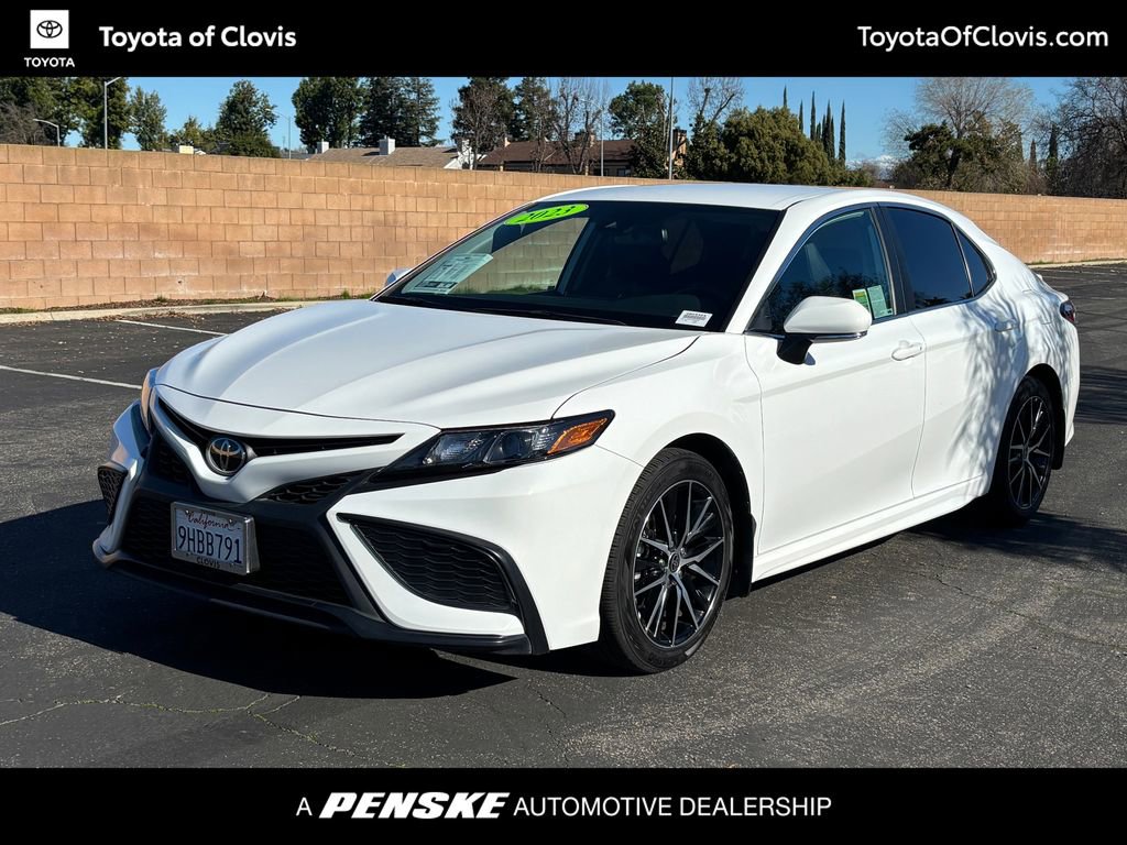 2023 Toyota Camry SE's photo