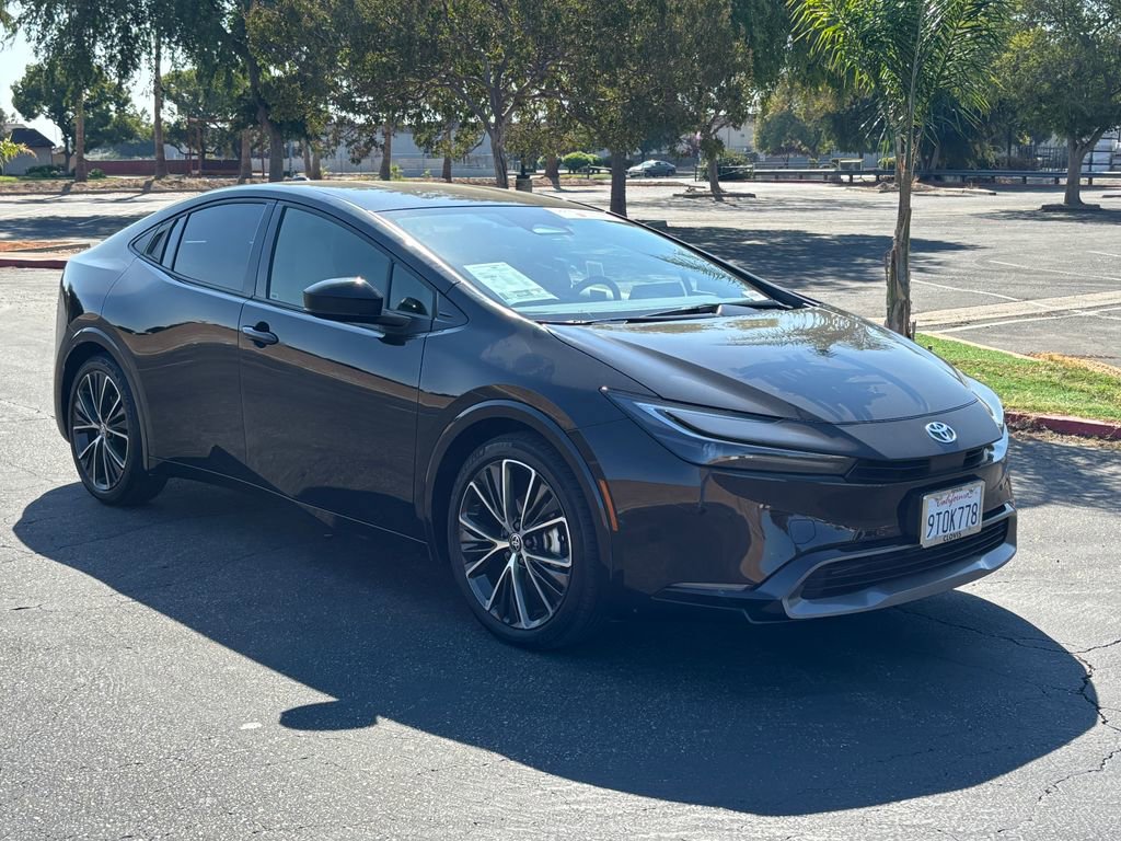 2025 Toyota Prius XLE photo 2