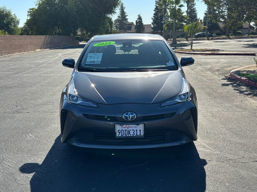 2022 Toyota Prius L photo 2