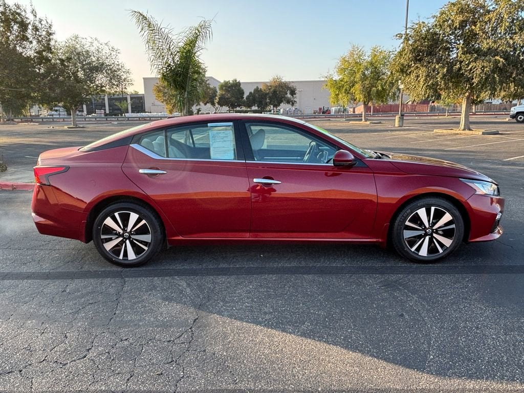 Used 2021 Nissan Altima 2.5 SV Sedan
