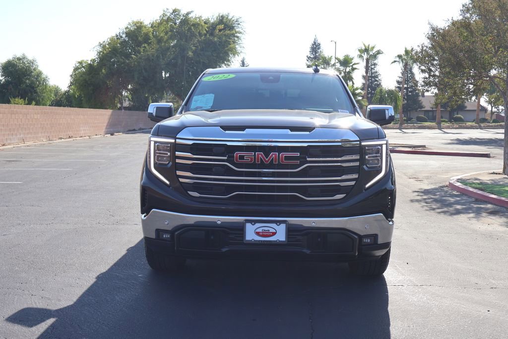 Used 2022 GMC Sierra 1500 SLT with VIN 3GTUUDED0NG624392 for sale in Clovis, CA