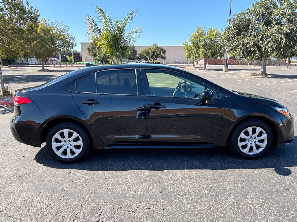 2025 Toyota Corolla Hybrid LE photo 4