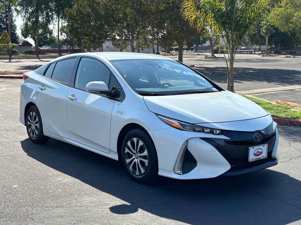 2020 Toyota Prius Prime XLE photo 3