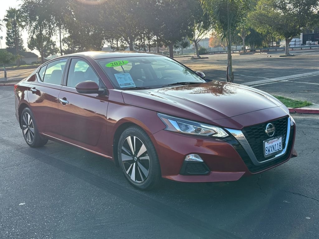 Used 2021 Nissan Altima 2.5 SV Sedan