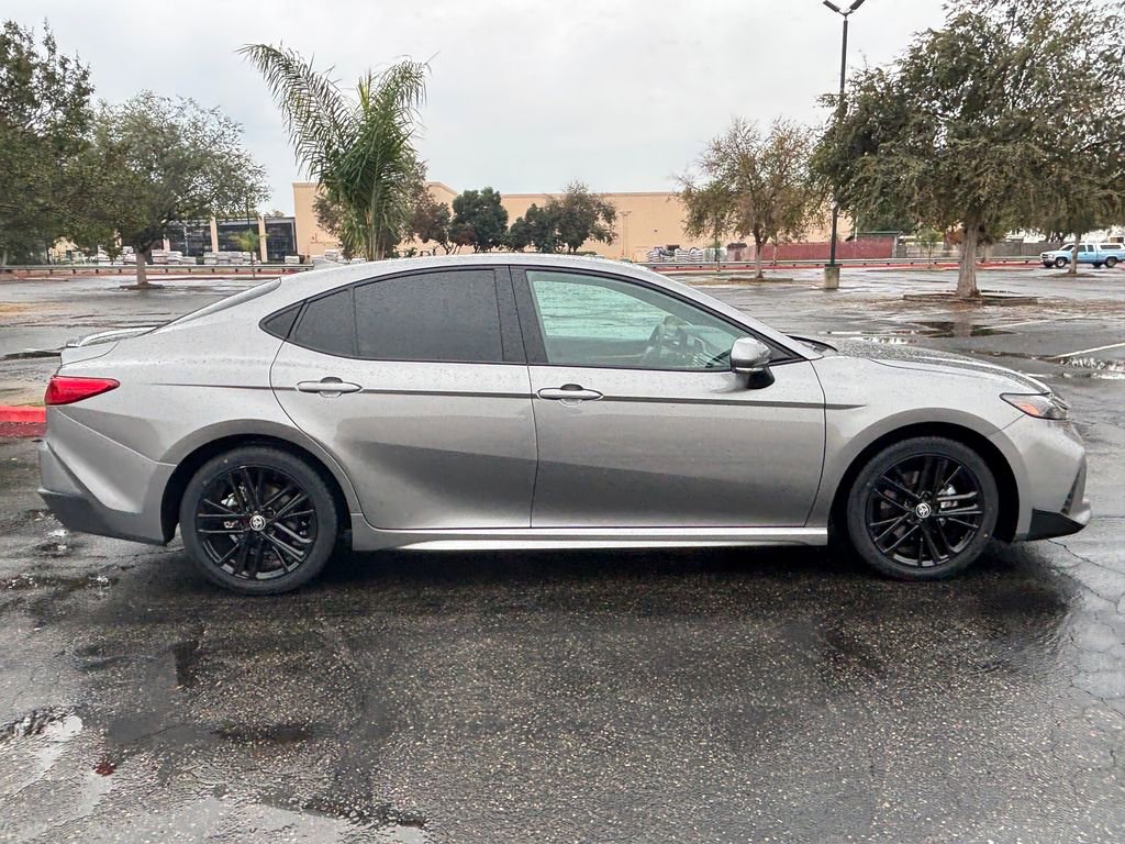 2025 Toyota Camry SE photo 4